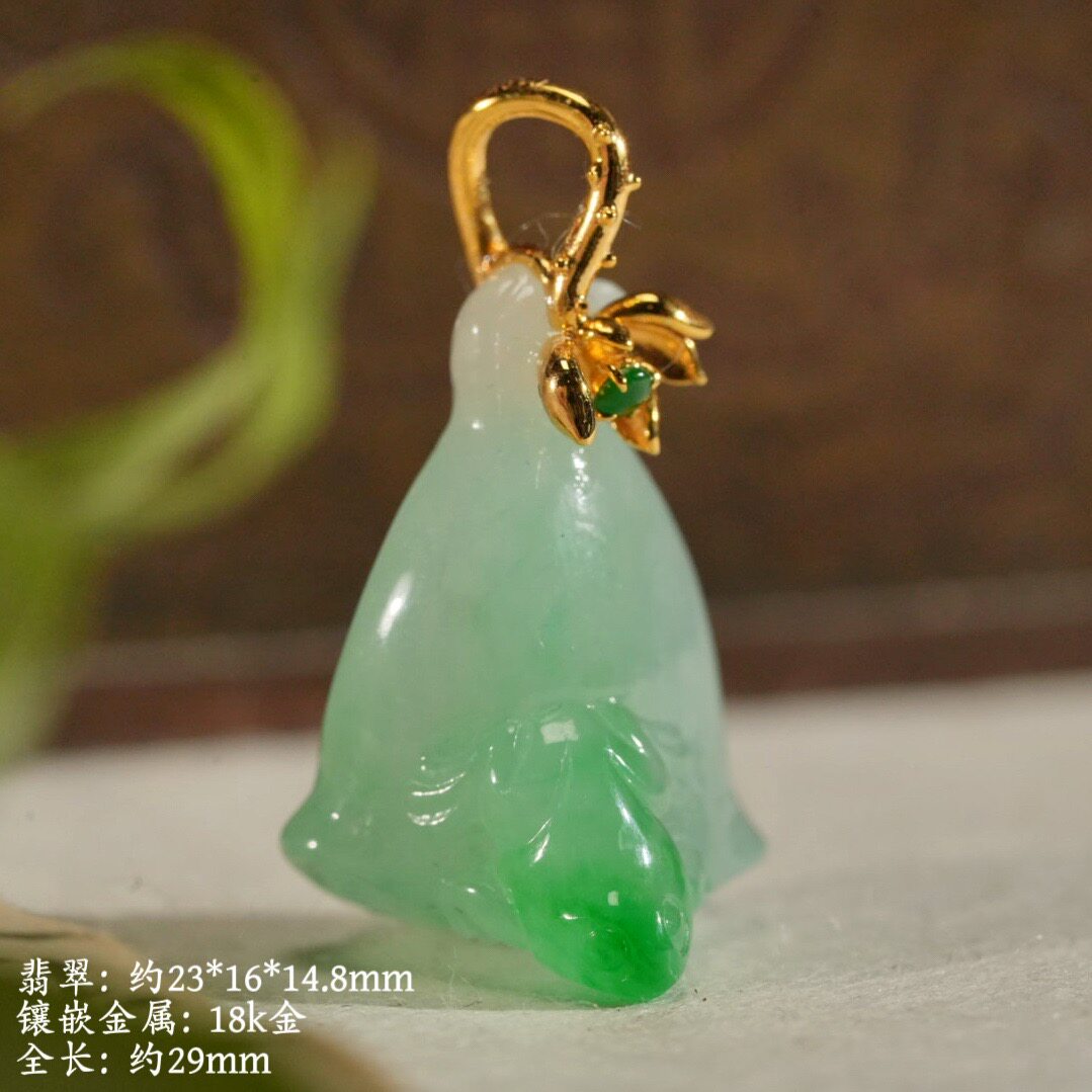 101519-2 18k金錾莲花纹镶天然细糯缅A飘阳绿翡翠莲蓬吊坠