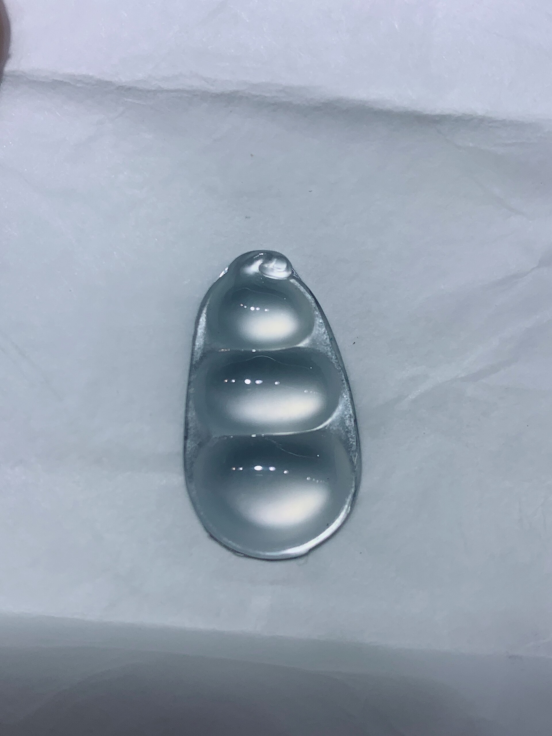 天然A货翡翠玻璃种起荧光福豆可镶嵌吊坠肉质细腻白净无纹裂