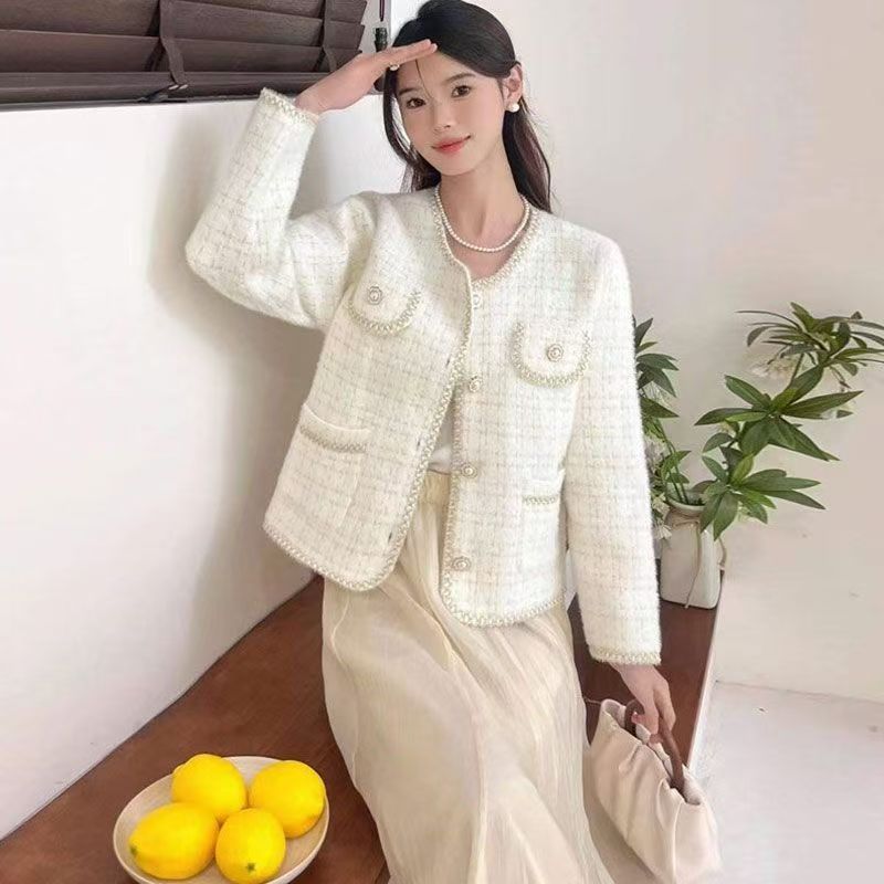 小香风较厚白色圆领针织开衫