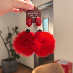 新年款大红色复古獭兔毛毛球耳环秋冬夸张时尚个性耳饰无洞耳夹
