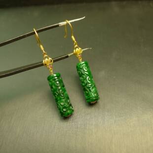 #L094 18K金镶嵌满色辣绿缅甸天然A货翡翠雕花桶珠管珠耳坠