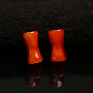 #B552一对红色天然老玛瑙管珠