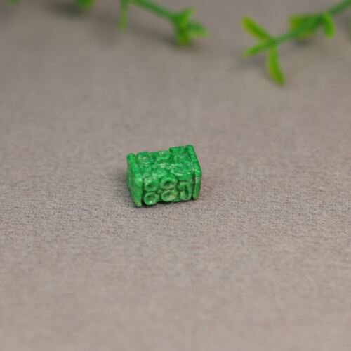 辣绿天然A货翡翠方形雕花桶珠