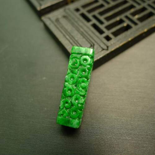 特价#A334满色辣绿天然A货翡翠长方柱条形雕花桶珠管珠 可作吊坠