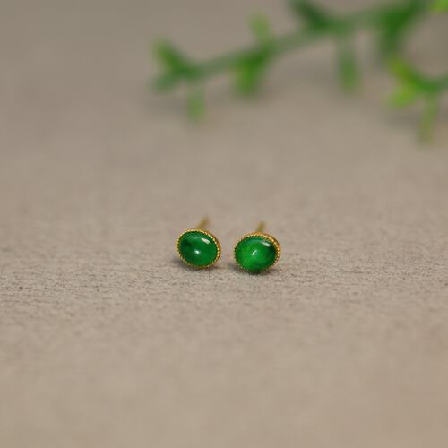 缅甸天然A货翡翠椭圆形蛋面耳钉