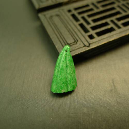 辣绿缅甸天然A货翡翠莲蓬吊坠