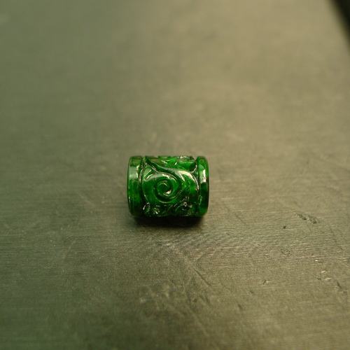 然A货翡翠圆柱形雕花管珠桶珠