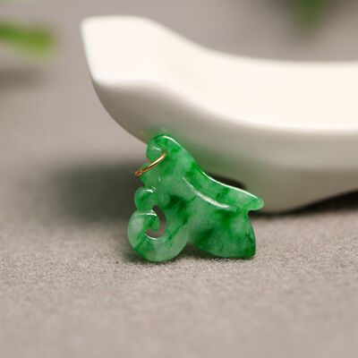 冰种飘辣绿天然A货翡翠小吊坠