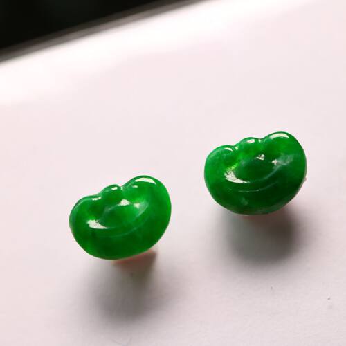 一对满色辣绿天然A货翡翠如意头