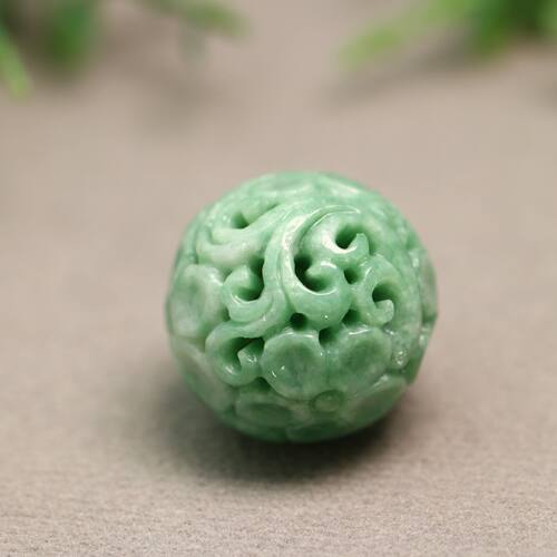 天然A货翡翠镂空雕花大圆珠子