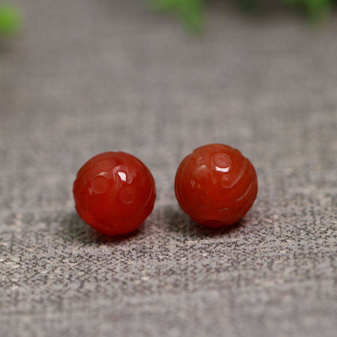 特价一对12MM红色天然老玛瑙龙纹雕花珠子图片