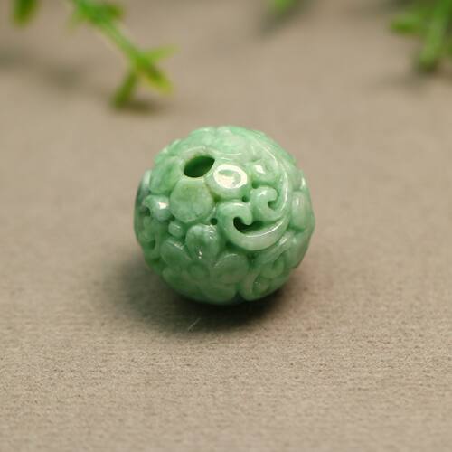 翡翠镂空龙纹雕花大圆珠子