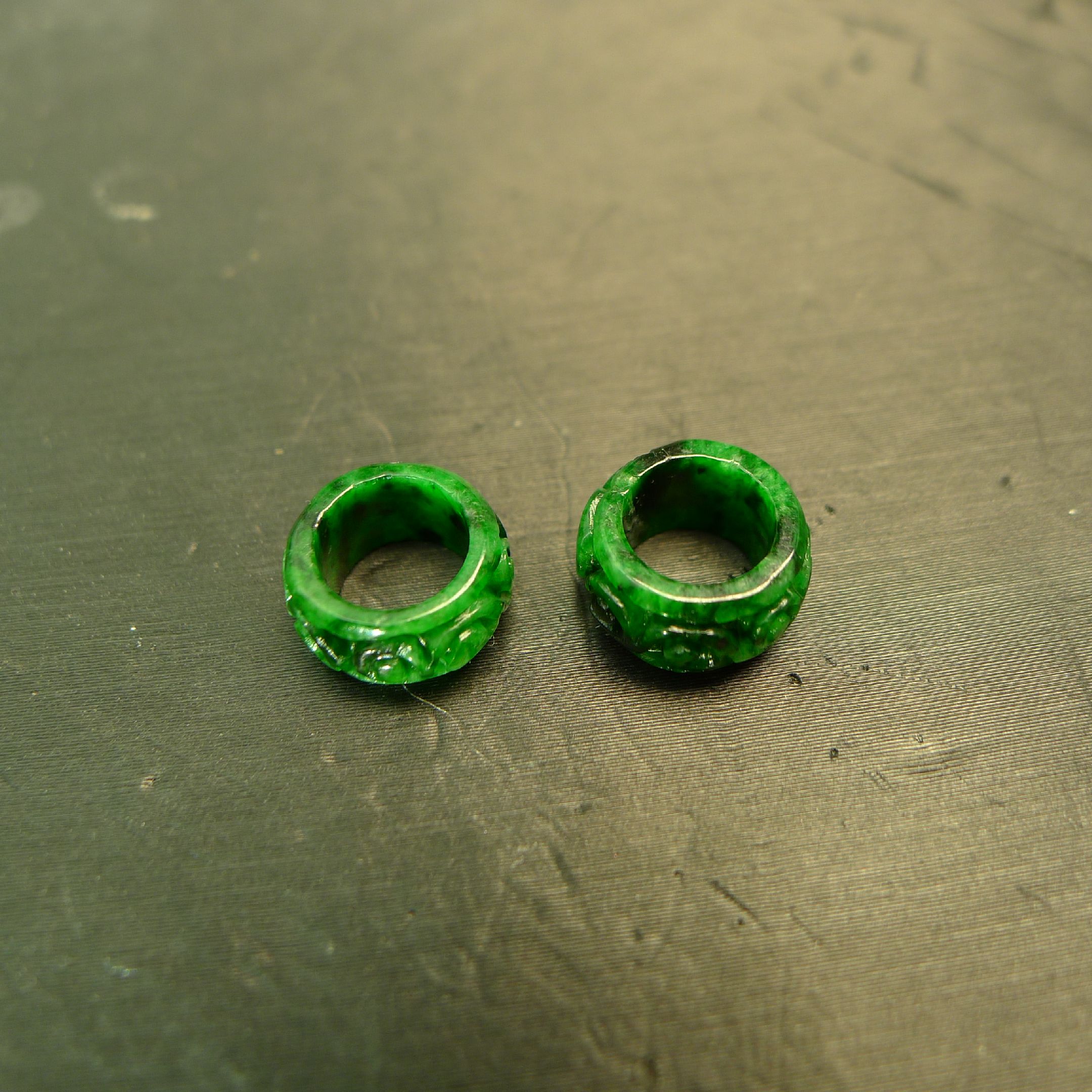 缅甸天然A货翡翠雕花小环