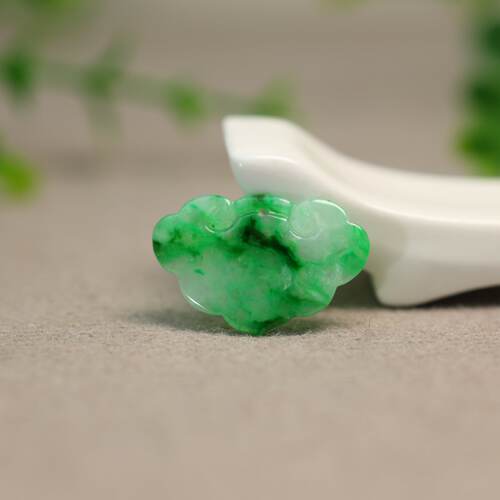天然A货翡翠如意锁牌吊坠