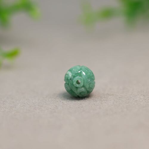 晴水绿天然A货翡翠团寿雕花珠子