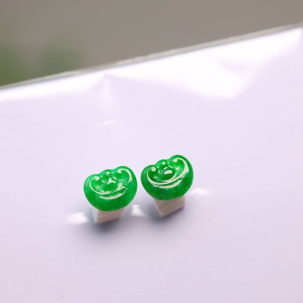 冰种满色辣绿天然A货翡翠如意头