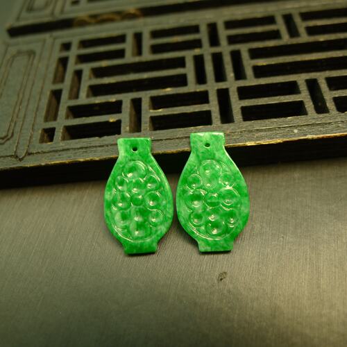 天然A货翡翠花瓶耳坠花片