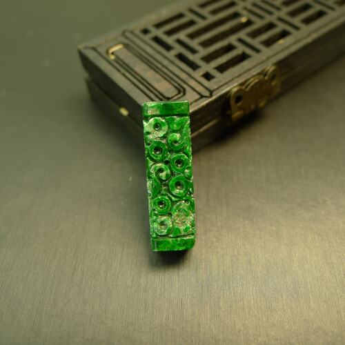 天然A货翡翠长方柱条形雕花桶珠