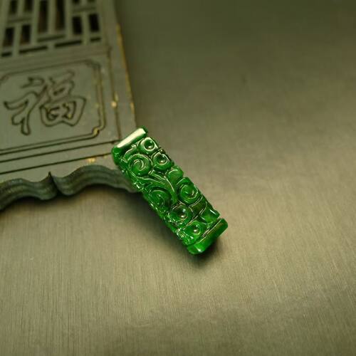 天然A货翡翠长方柱条形雕花桶珠