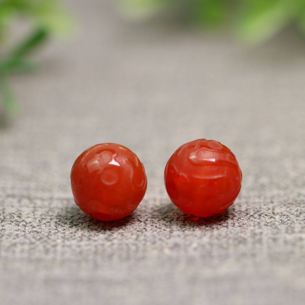 红色天然老玛瑙雕花龙纹圆珠子图片