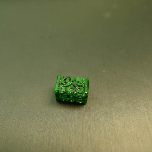 #L661 满绿缅甸天然A货翡翠雕花方珠