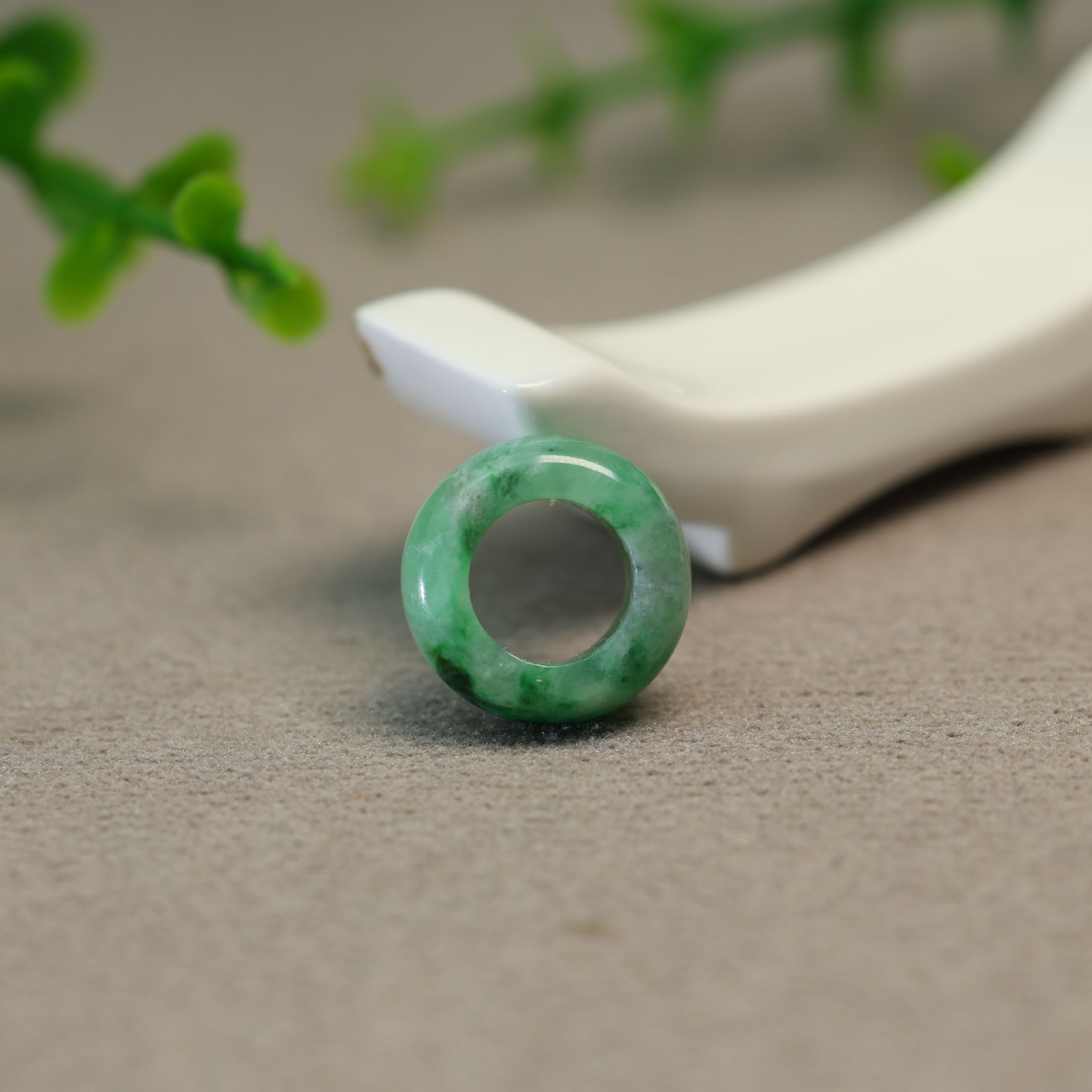 飘辣绿天然A货翡翠圆圈小环