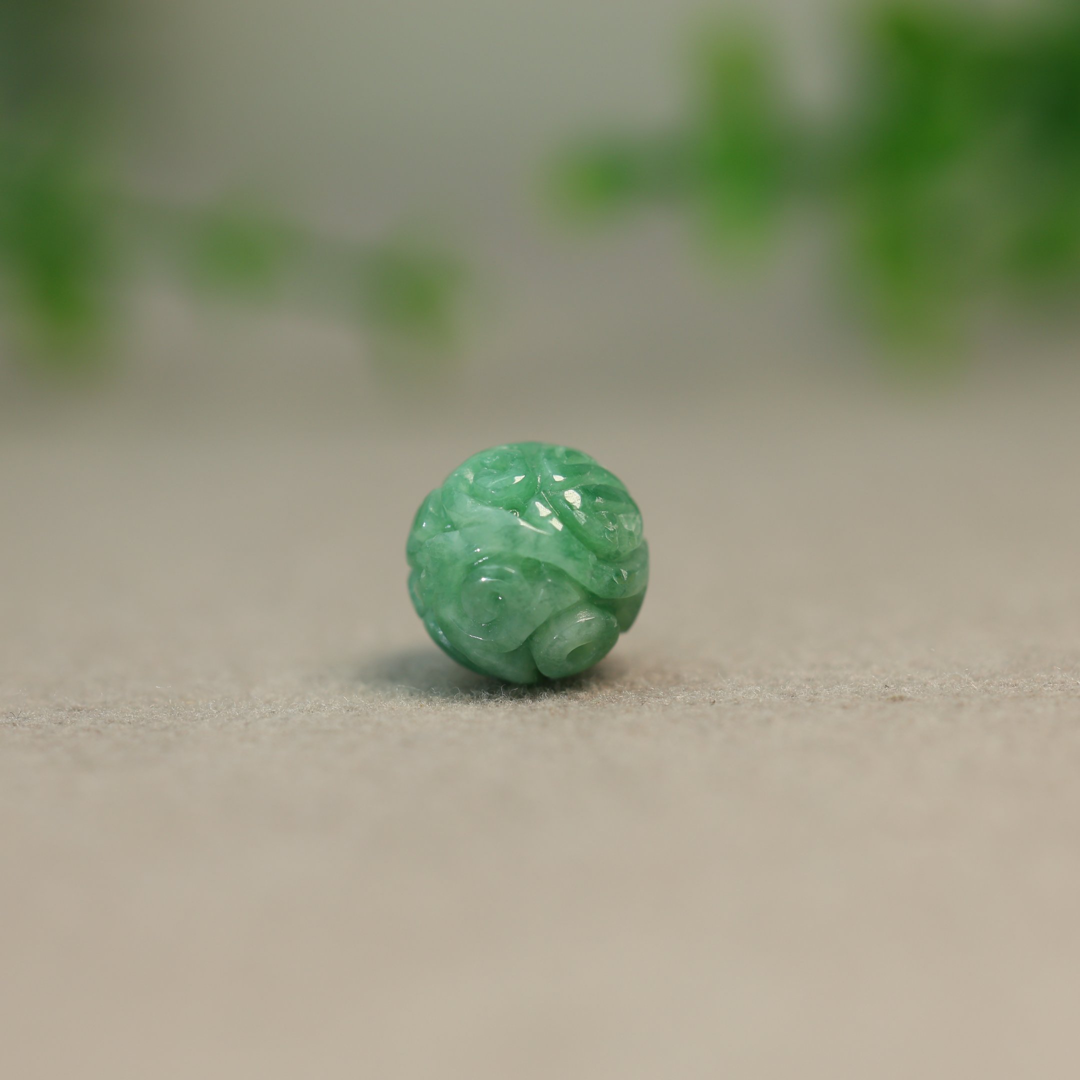 满绿缅甸天然A货翡翠雕花珠子图片