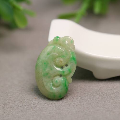 黄加绿天然A货翡翠如意吊坠