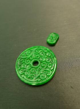 天然A货翡翠龙纹雕花平安扣吊坠