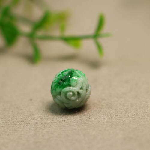 天然A货翡翠团寿龙纹雕花圆珠子