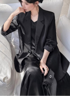 胖女人薄款缎面西装吊带裙套装