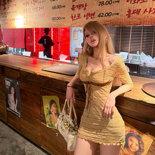 PrettyDragon设计性感蕾丝修身连衣裙女中袖微透显瘦方领系带短裙