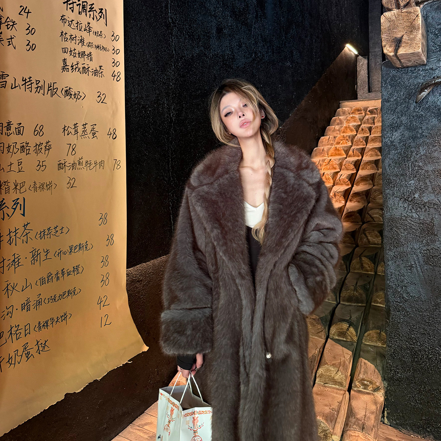 大女主大翻领保暖环保蓝狐皮草