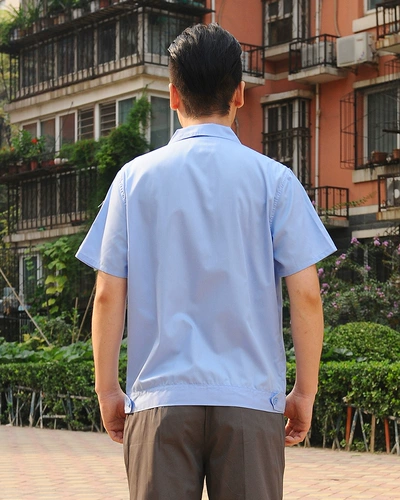 Голубая синяя рабочая одежда с коротки