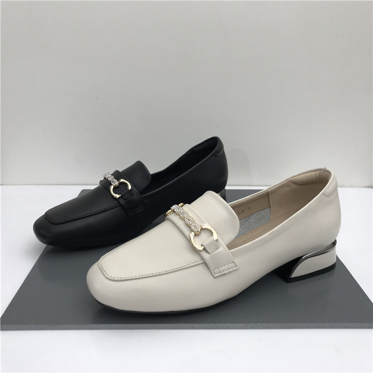 工厂断码新款中口粗跟舒适风女鞋