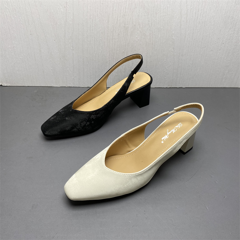 包头后空粗跟高跟时装凉鞋