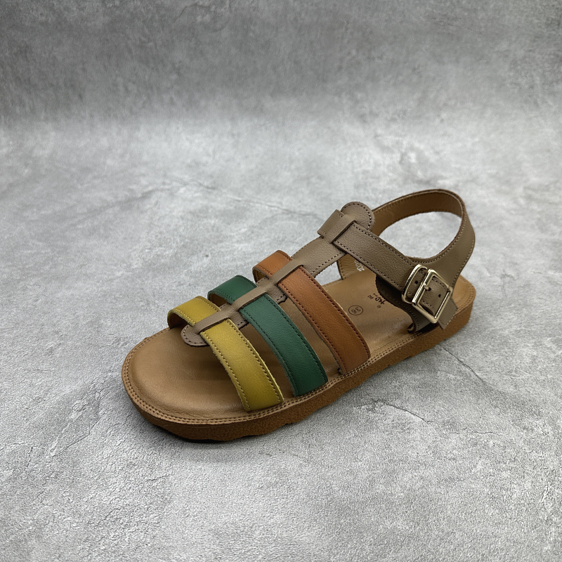 一字扣带露趾平底休闲凉鞋