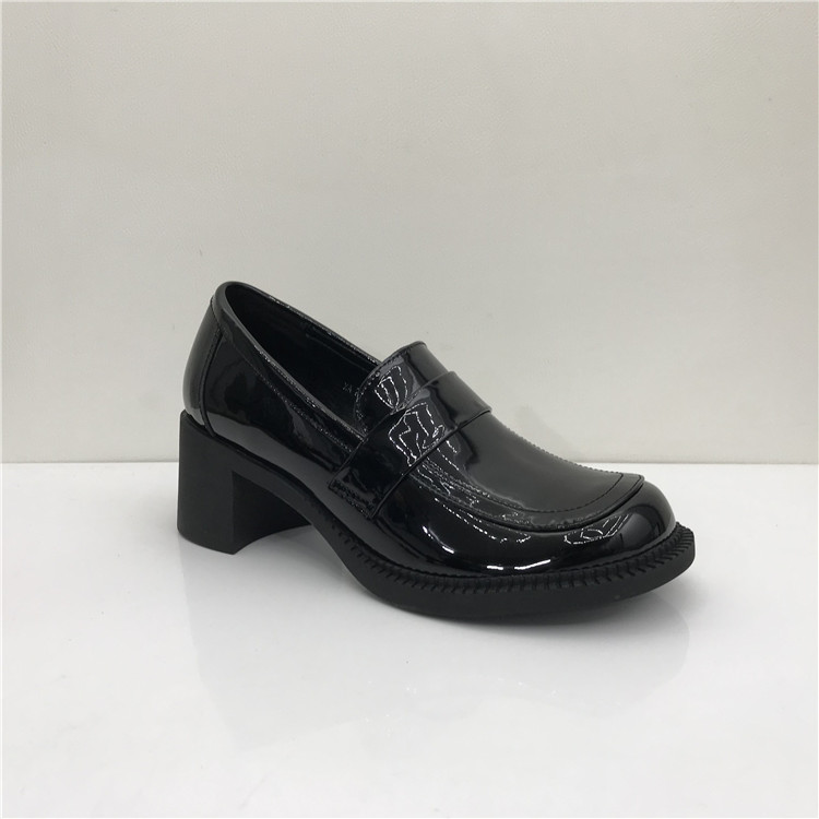 工厂断码爆款牛漆皮粗跟女鞋