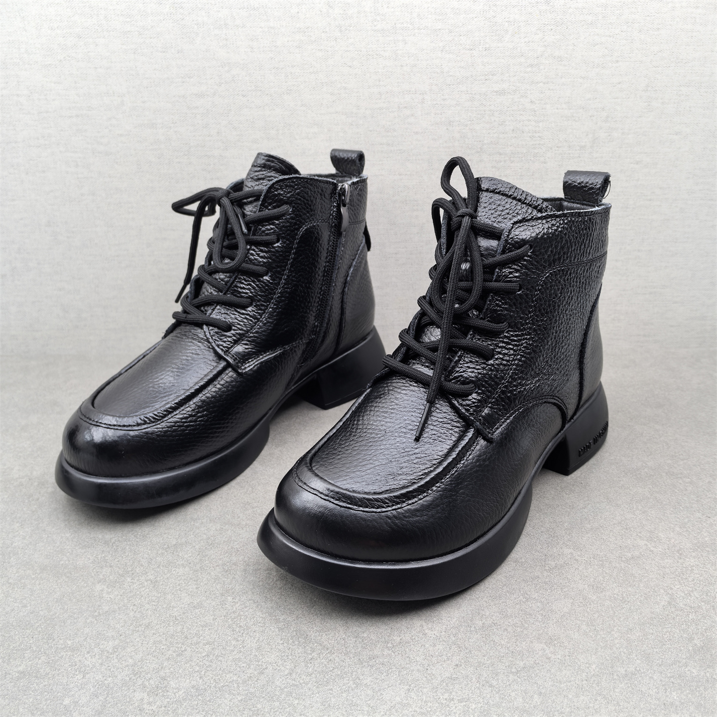 短靴低跟圆头羊毛保暖马丁靴