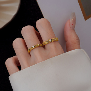 2025新款 复古金色拉丝三角钻戒指轻奢高级感设计感小众精致复古