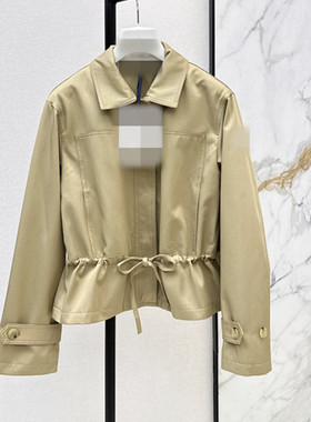 2026早春新款翻领袖口徽标收腰显瘦风衣外套