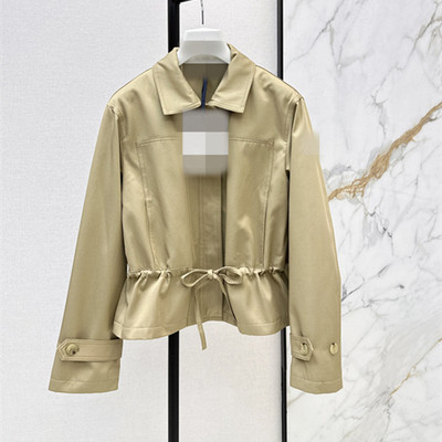 2026早春新款翻领袖口徽标收腰显瘦风衣外套