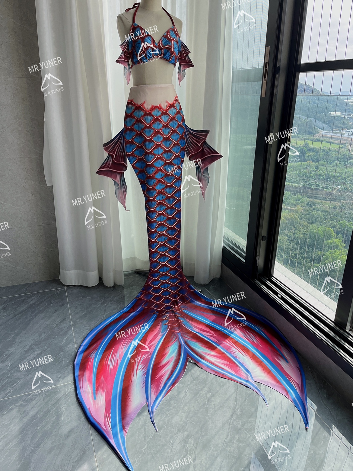 芸儿海洋馆自由潜美人鱼鱼尾