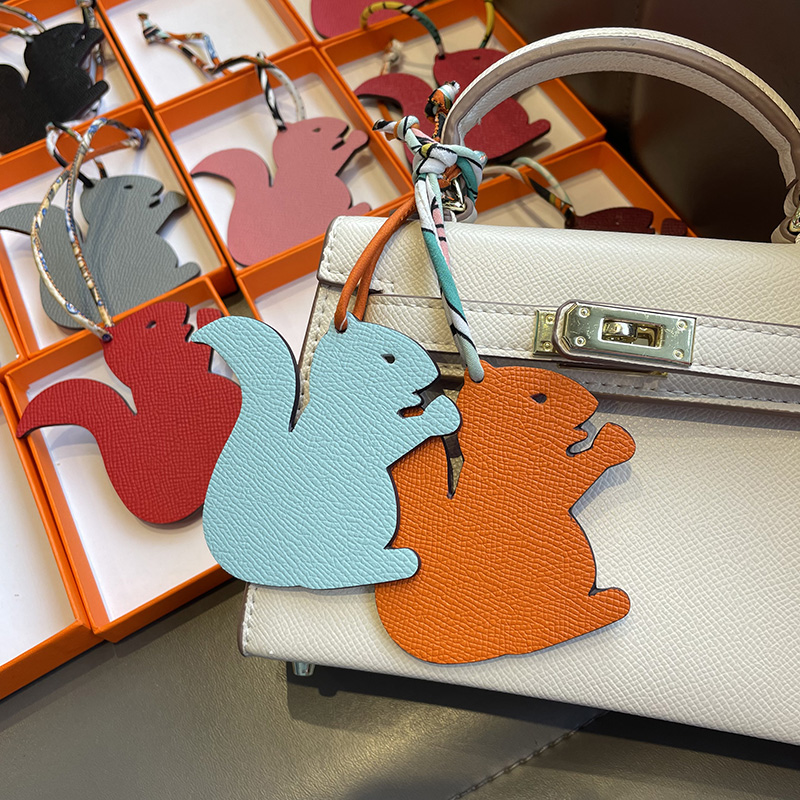 真皮可爱手工小松鼠包包挂件