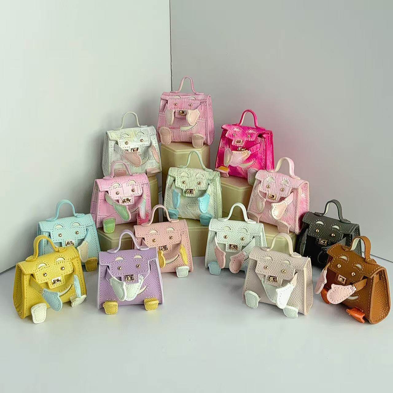 头层牛皮凯莉娃娃迷你包可爱玩偶耳机包零钱包硬币小包吊饰包挂件