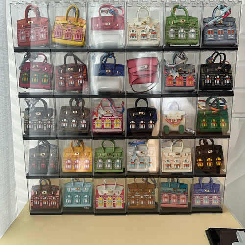 亚克力盒子塑料材质，有划痕是正常的，介意的慎拍，完美主义慎拍