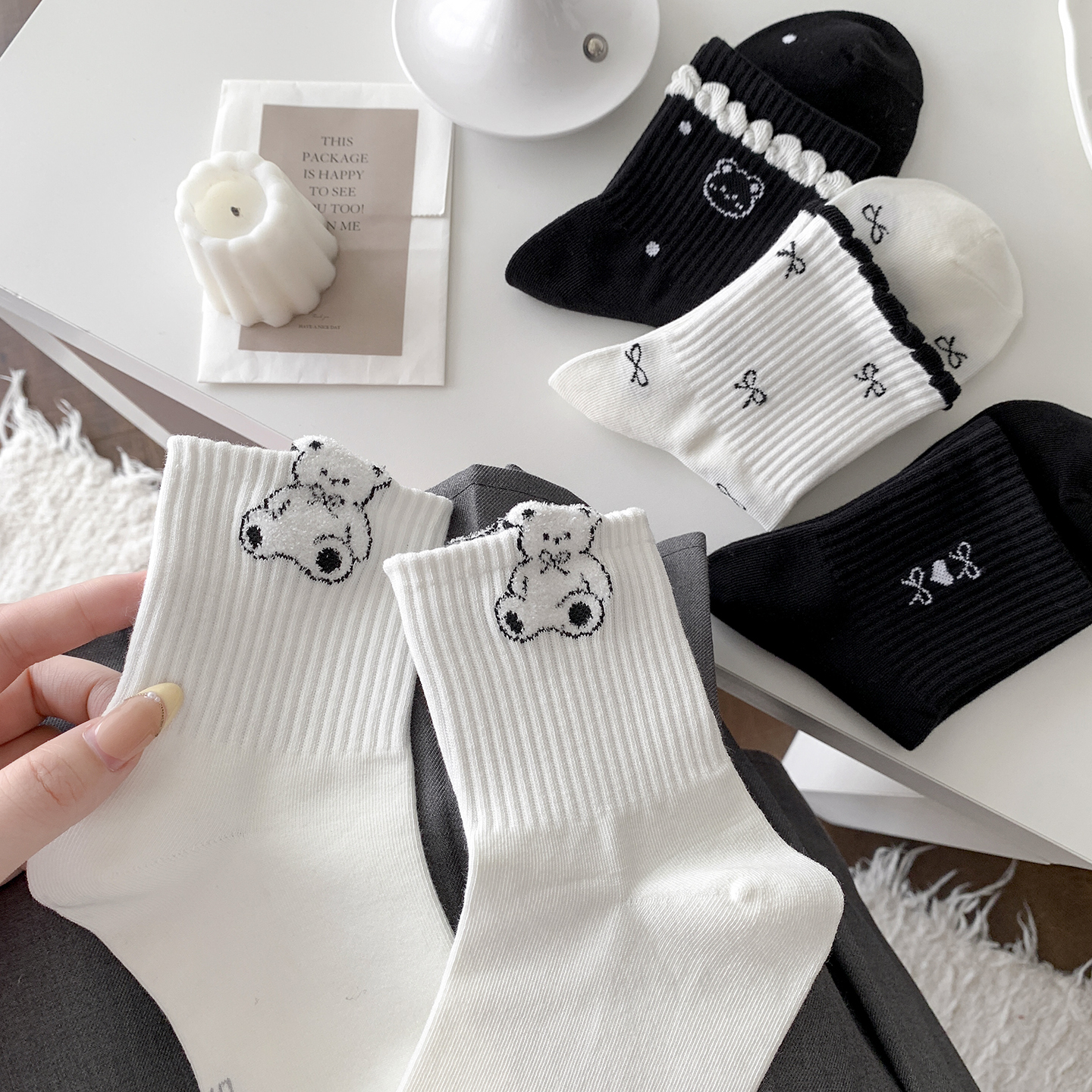 黑白小熊蝴蝶结中筒袜女精梳棉