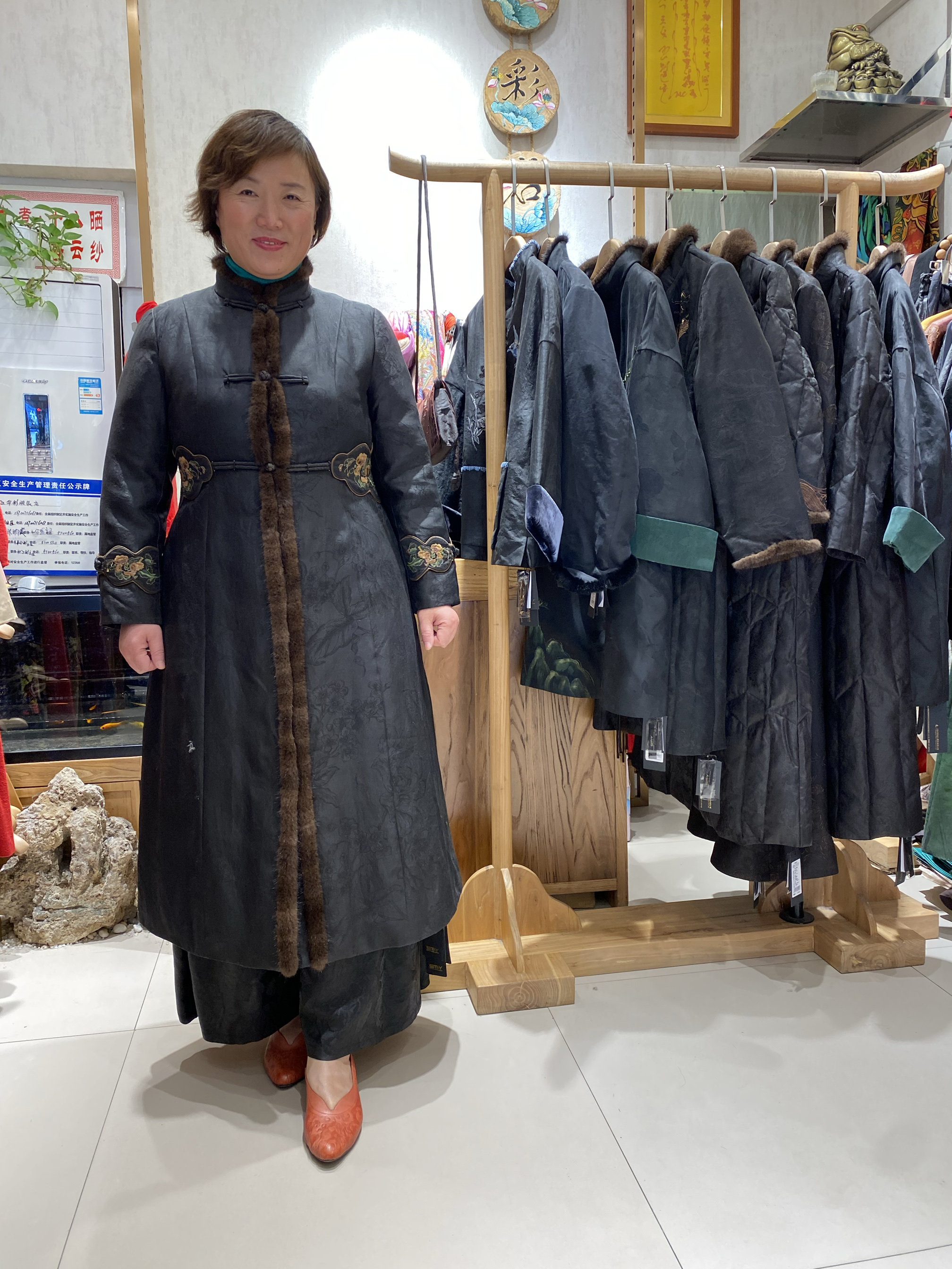 诗梦缘高端羽绒服正品香云纱皮草女长款鸭绒服小码SDY228026包邮