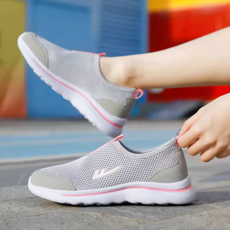 回力网面鞋轻便透气防滑软底