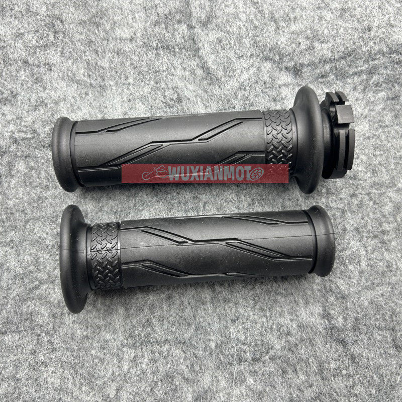 适用于雅马哈YZF-R1/R6/R3/R15/R25/MT03/MT07改装摩托车手把胶套 - 实物图